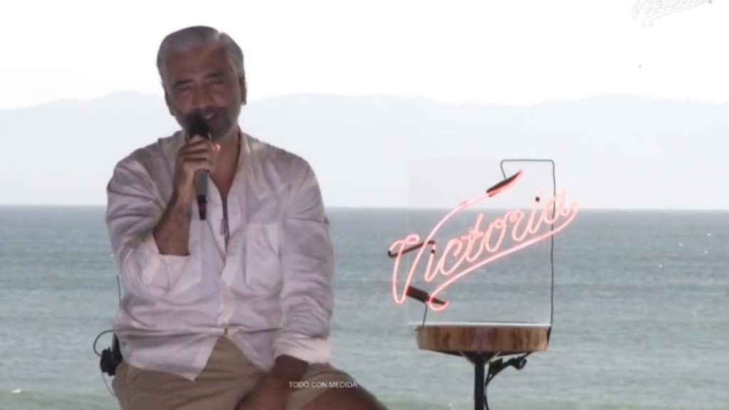 Alejandro Fernández celebra a todas las mamás con emotivo concierto: Vídeo