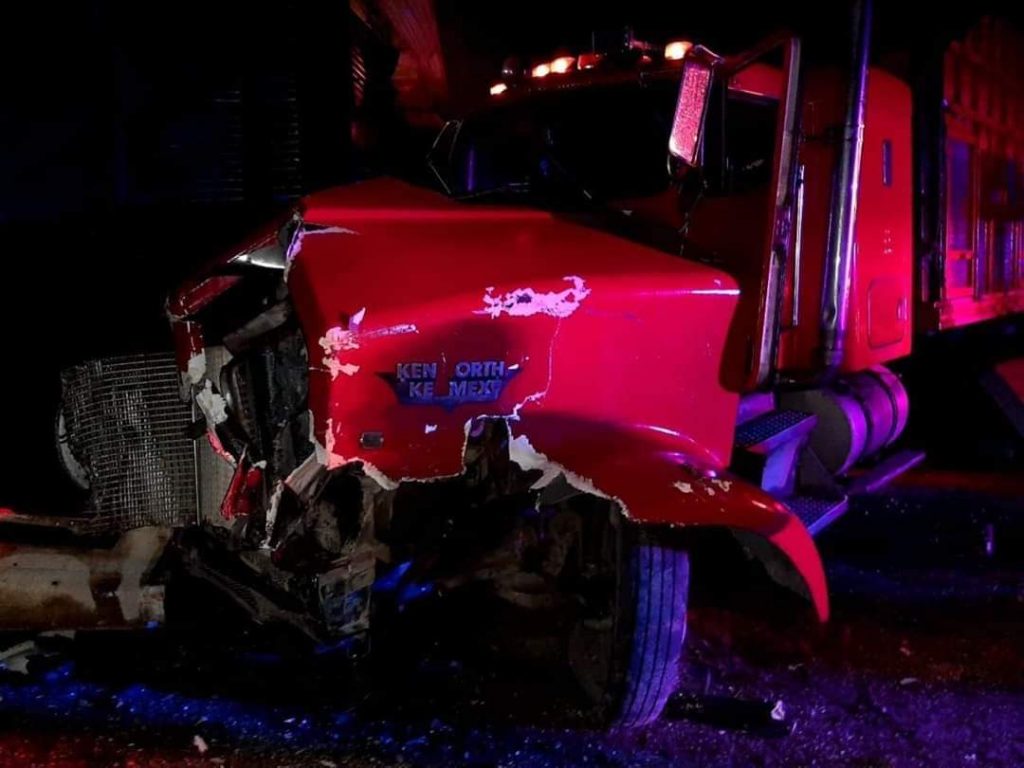 Una persona prensada y daños materiales deja carambola entre 4 vehículos de carga en el Seco