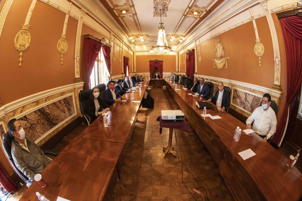 Marco Mena se reúne con dirigentes de Partidos Políticos en Tlaxcala.