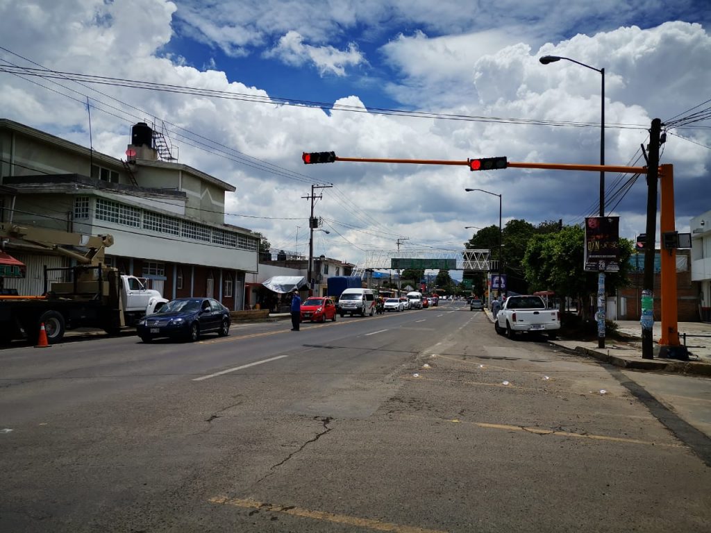 Realiza Secte trabajos de instalación y modernización de semáforos en municipios