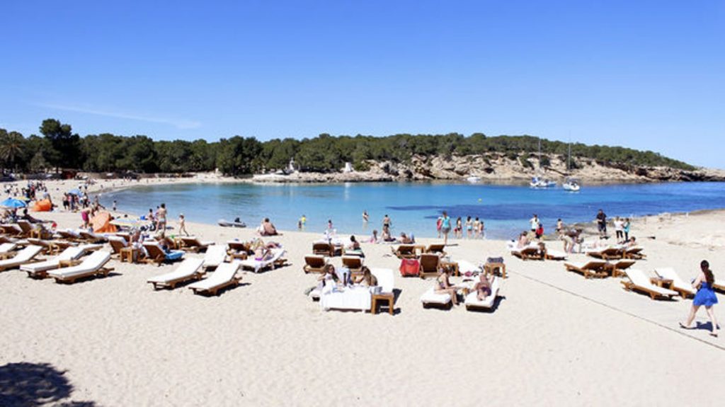 Vacaciones de verano y COVID-19: los eurodiputados piden más claridad para el turismo