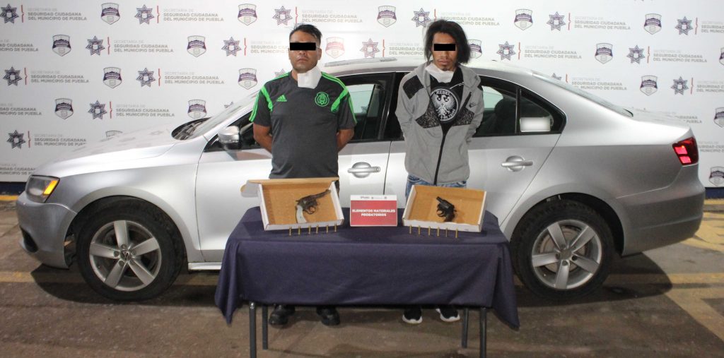 Detuvo Policía Municipal de Puebla a dos hombres por portación ilegal de arma de fuego.