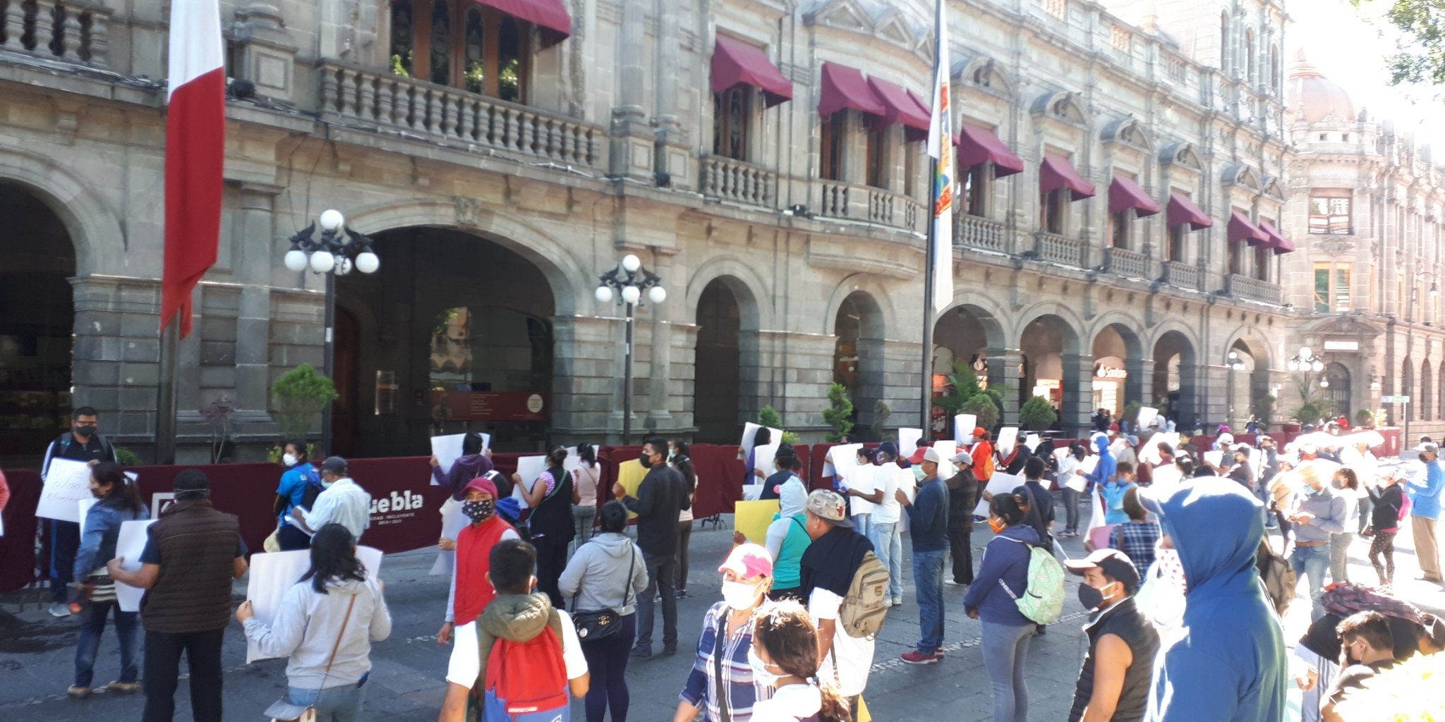 Antorchistas de La Resurrección exigen despensas al ayuntamiento de Puebla