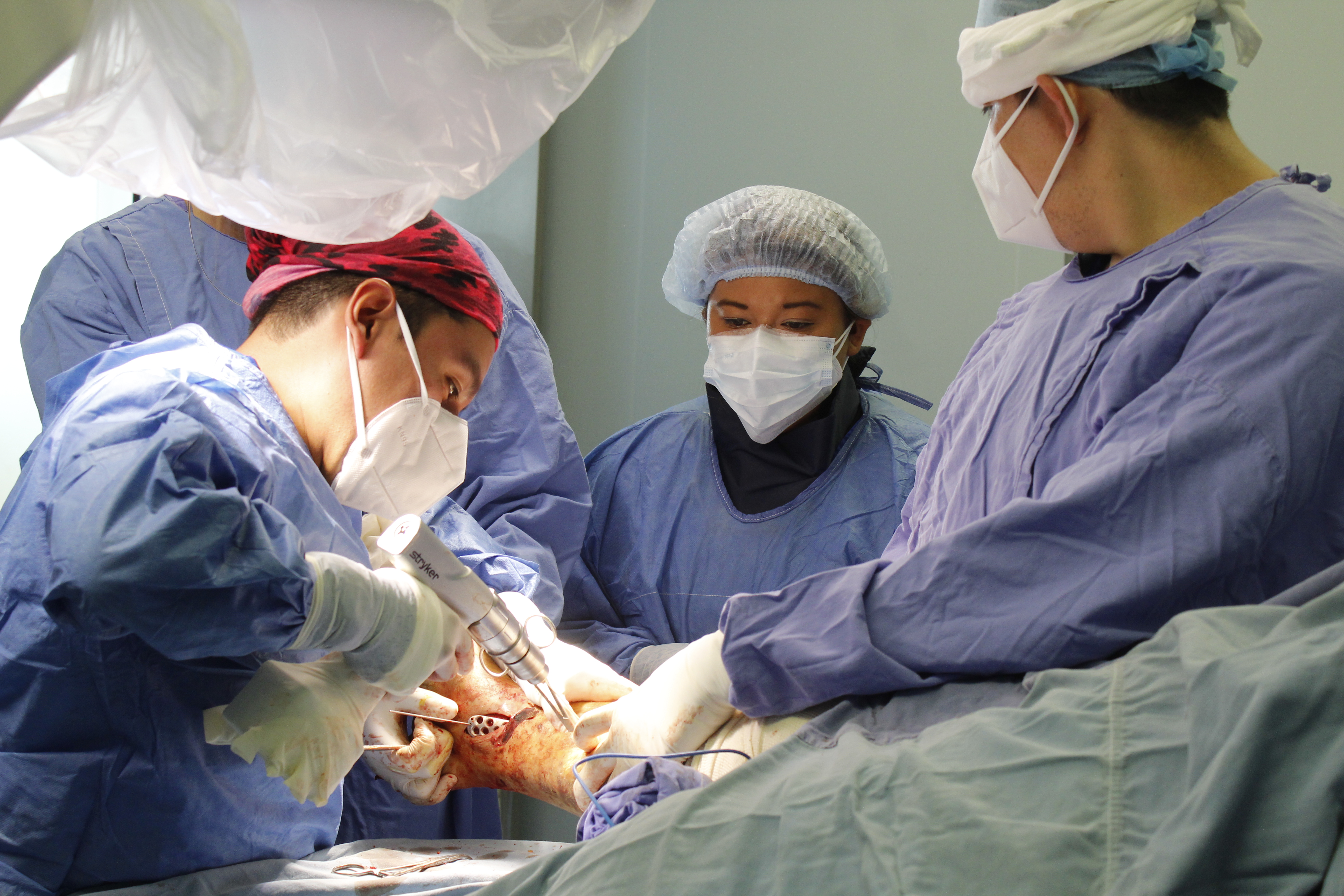Realiza ISSSTEP cirugía ortopédica en beneficio de paciente de la tercera edad