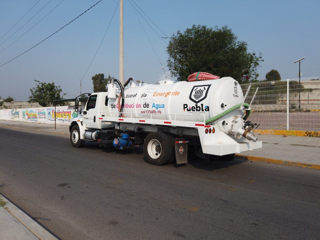 Gobierno municipal de Puebla ha llevado un millón de litros de agua a zonas vulnerables