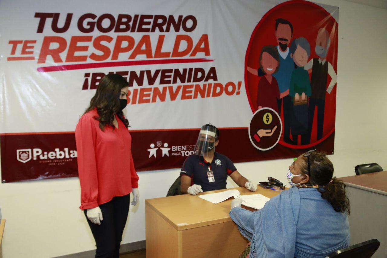 Claudia Rivera supervisa la entrega de apoyos municipales