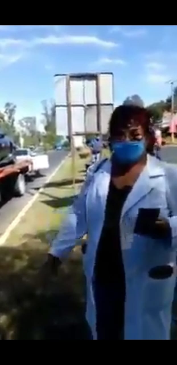 Video desde Puebla: Agentes de Vialidad estatal ordenan llevarse la unidad de trabajadora de la Salud