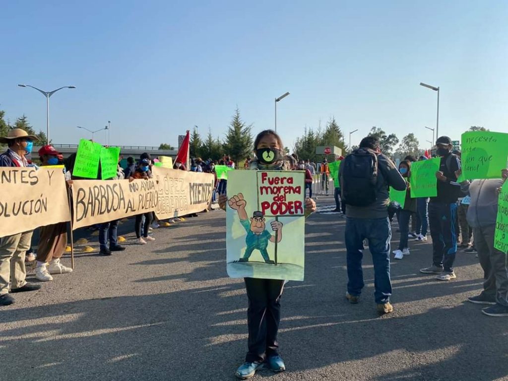 Video desde Puebla y Fotonota: Antorcha Campesina se manifiesta contra AMLO el estado