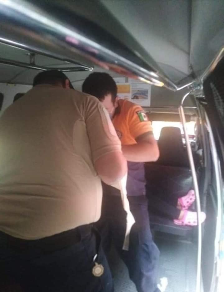 Embarazada da a luz en transporte público de Teziutlán