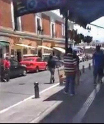 Video desde Puebla: Otra pelea masiva en el mercado El Parián