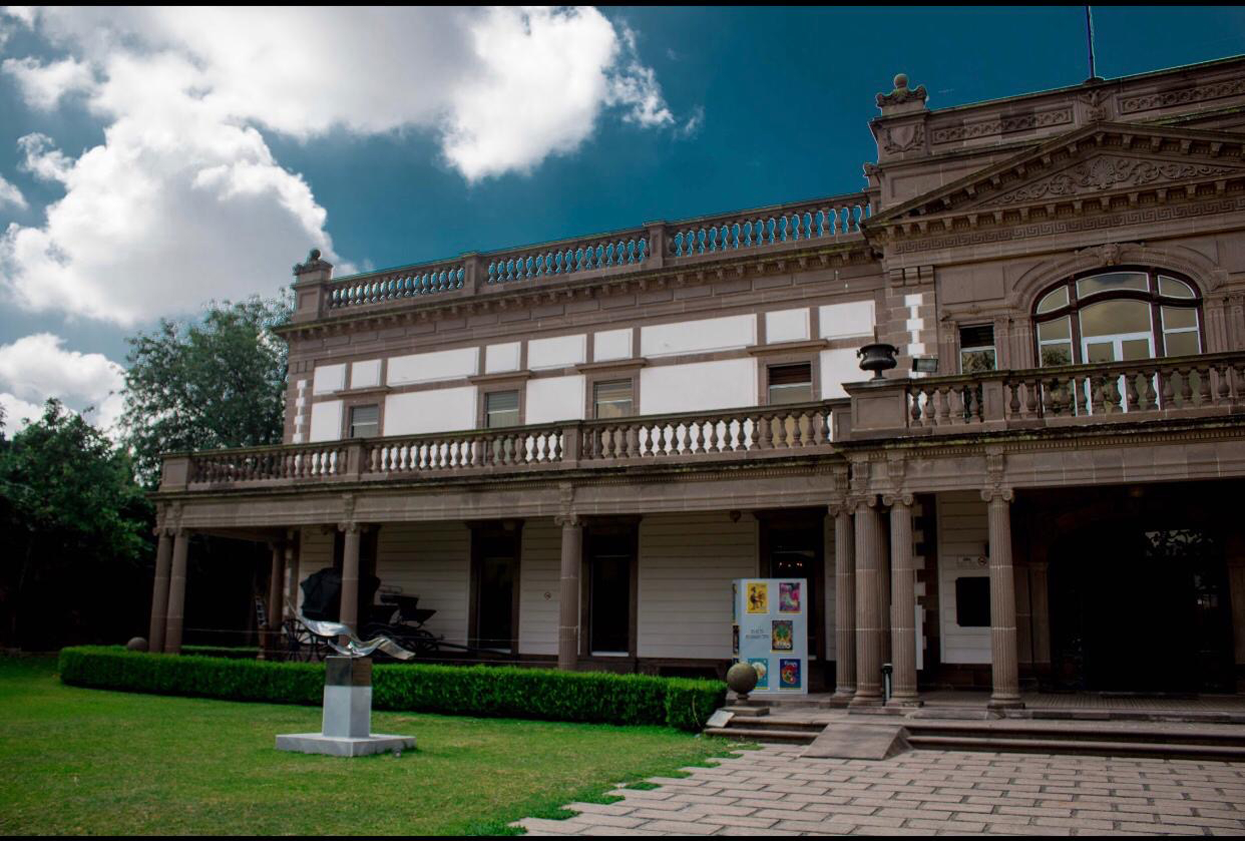 Recorrido guiado en vivo sobre la arquitectura del Museo Francisco Cossío