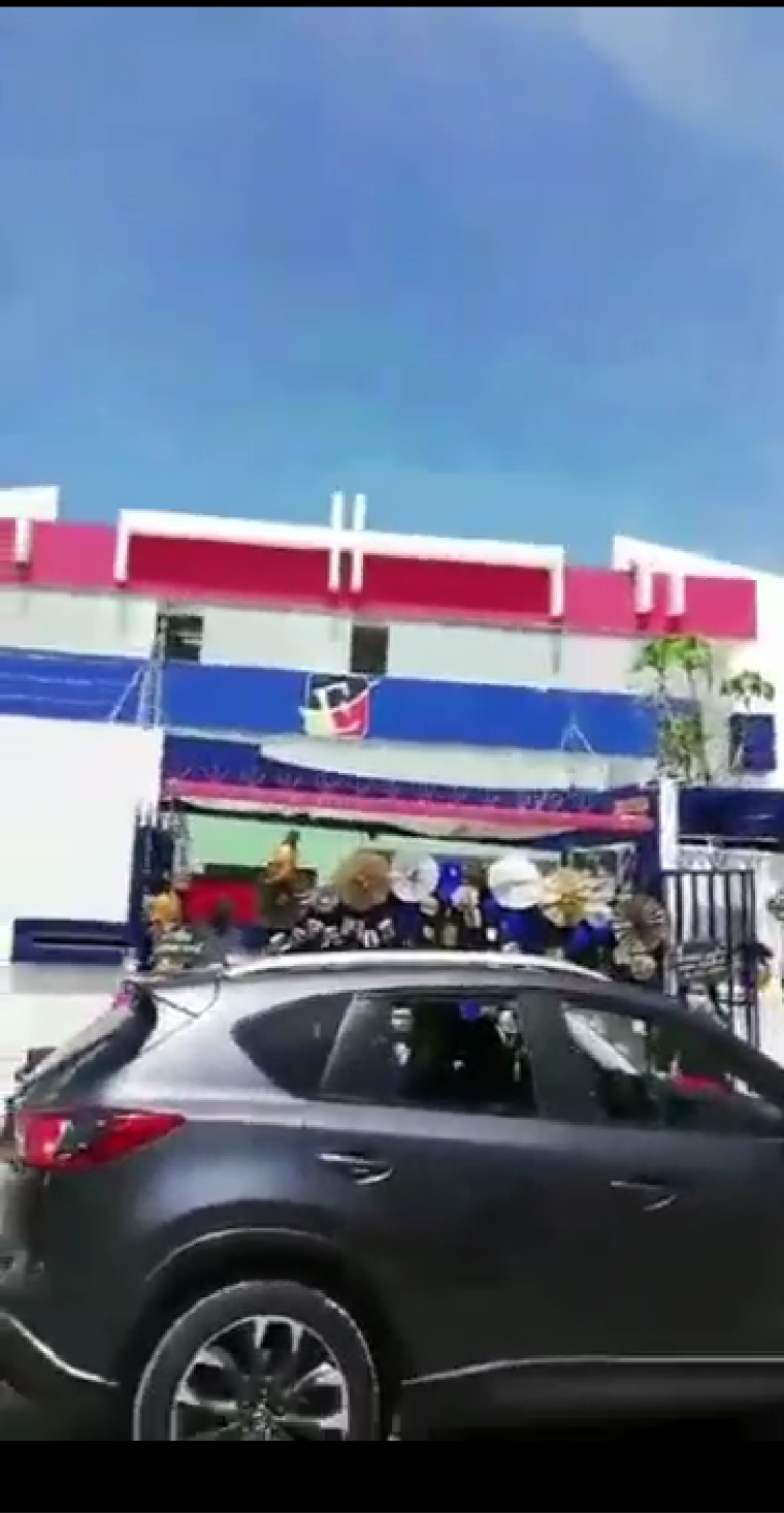 Vals en auto! así celebran graduados de primaria en Tehuacán, para no infectarse de Coronavirus