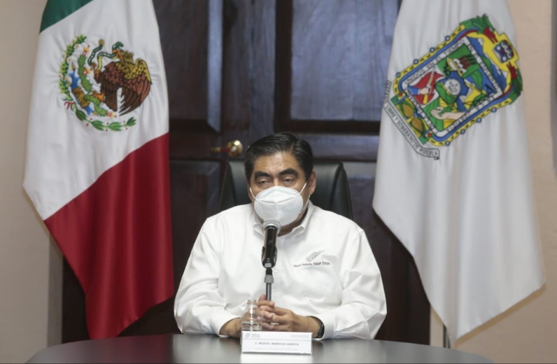 Video desde Puebla: Gobernador Barbosa culpó al IMSS del desfase en las cifras de covid-19.