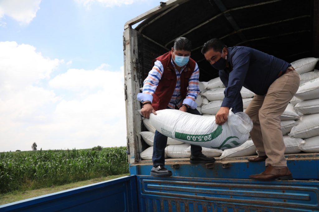 Entrega Karina Pérez Popoca apoyos del programa “Fertilizante Agrícola 2020″