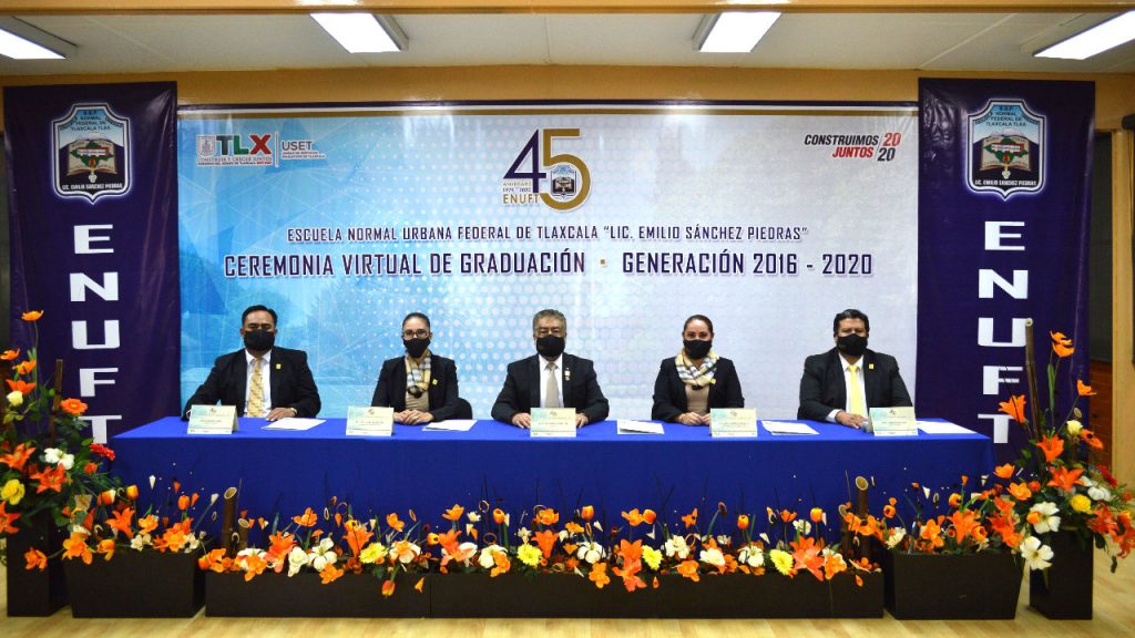 Culminan estudios de Licenciatura en Educación Primaria 44 normalistas