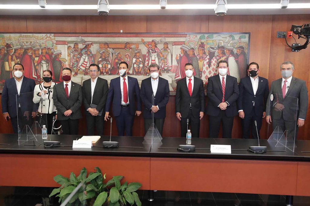 Marco Mena participa en mesa de reforma penal en el Senado de la Republica.