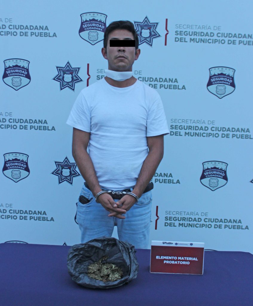 En acciones diferentes, detuvo Policía Municipal de Puebla a dos hombres en posesión de posible droga.