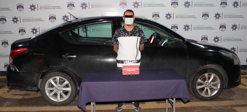 Detuvo Policía Municipal de Puebla a persona presuntamente dedicada al robo a negocio.