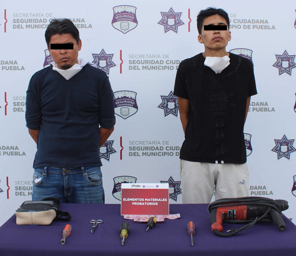 Detuvo Policía Municipal de Puebla a pareja presuntamente dedicada al robo a interiores de vehículos.