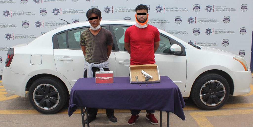 Detuvo Policía Municipal de Puebla a dos hombres en posesión ilegal de arma de fuego.
