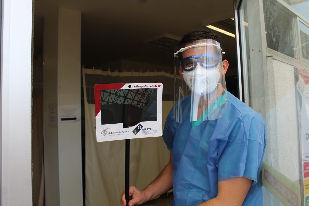 Beneficia programa de videollamadas del ISSSTEP a más de mil personas