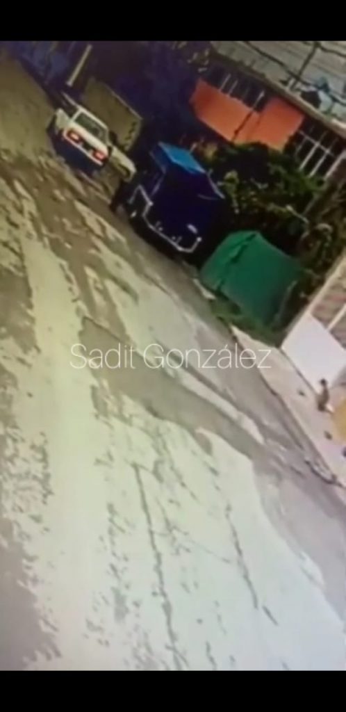 Nada detiene a la delincuencia en Amozoc; en 20 segundos roban una camioneta