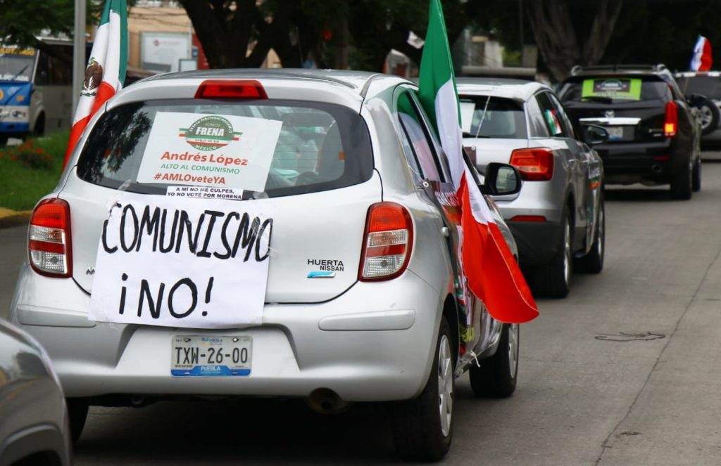 Fotonota: Nueva y desangelada marcha antiamlo en Puebla