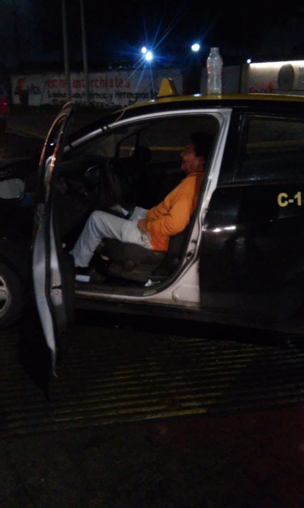 Fuerte accidente en el camino a la Resurrección deja un taxista lesionado