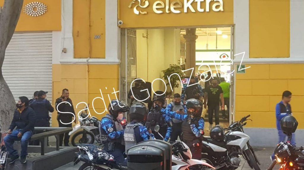 Roban Elektra en el Centro Histórico