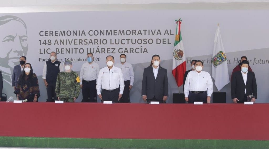 Gobernador Barbosa preside ceremonia luctuosa del Benemérito de las Américas