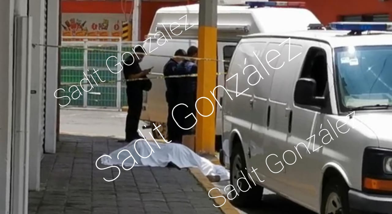 Muere un supuesto indigente en el estacionamiento de Plaza Capu