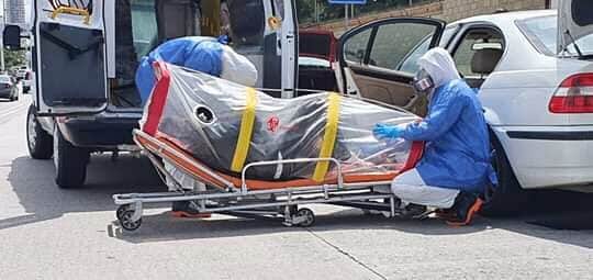 Paramédicos rescatan a un automovilista con síntomas de Coronavirus en la vía Atlixcáyotl