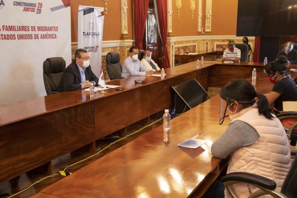 Desde Tlaxcala: Marco Mena entrega apoyo a familias de migrantes fallecidos en EUA