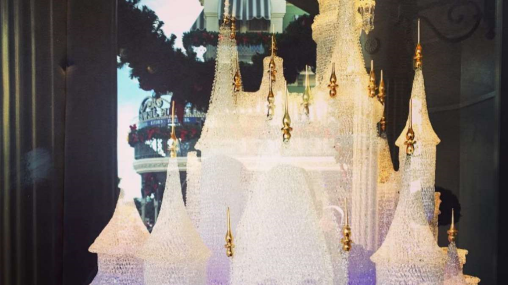 ¡Costosa travesura! Niños rompen la escultura de cristal más grande del mundo