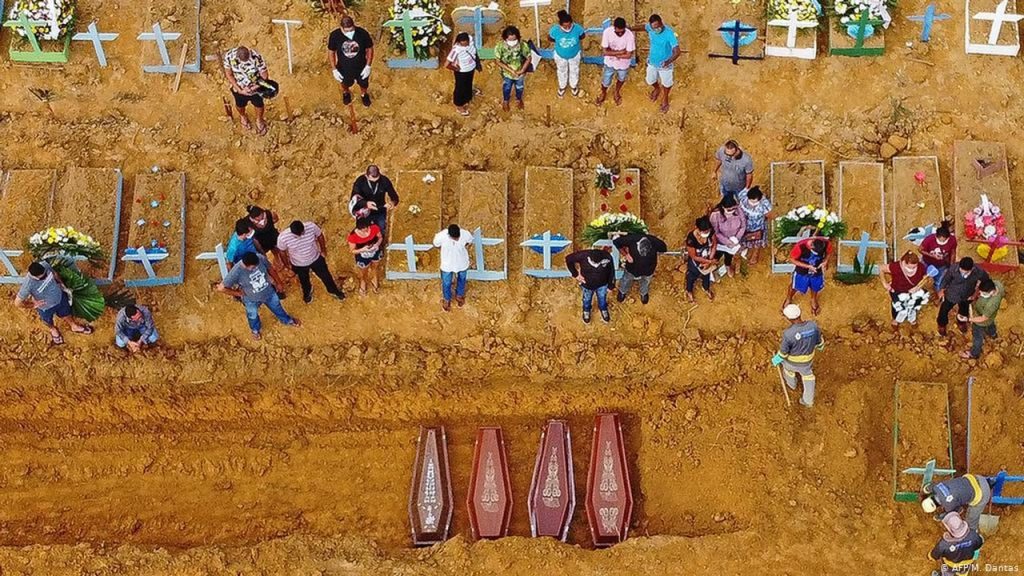 Brasil supera las 65,4 mil muertes por COVID-19