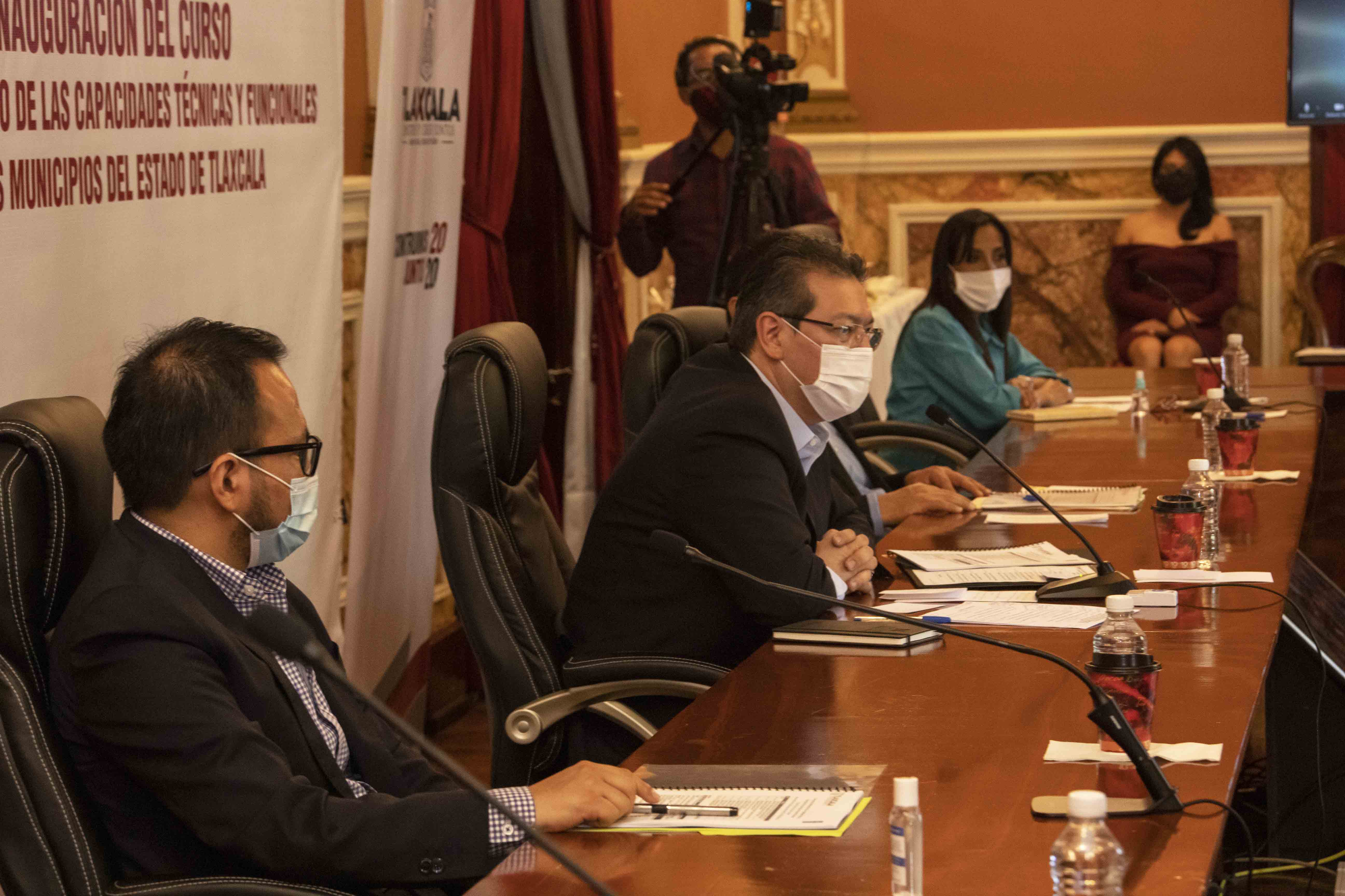 Desde Tlaxcala: Marco Mena reitera llamado a ayuntamientos para mantener medidas preventivas por Covid-19.