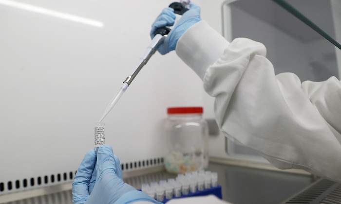 UE negocia con Moderna, BioNtech y CureVac para asegurar acceso a vacunas: fuentes