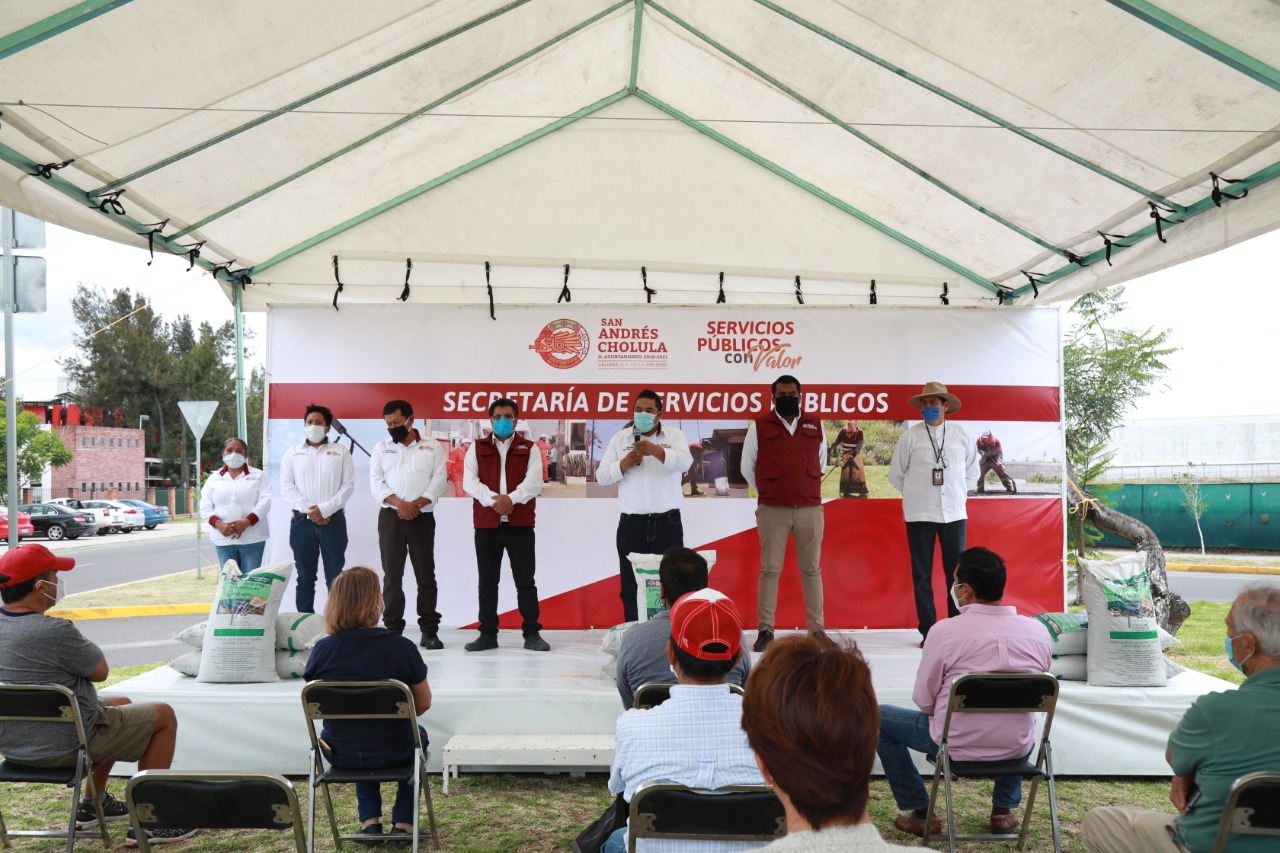 Desde San Andrés Cholula: Entrega el ayuntamiento fertilizante orgánico a fraccionamientos del Municipio