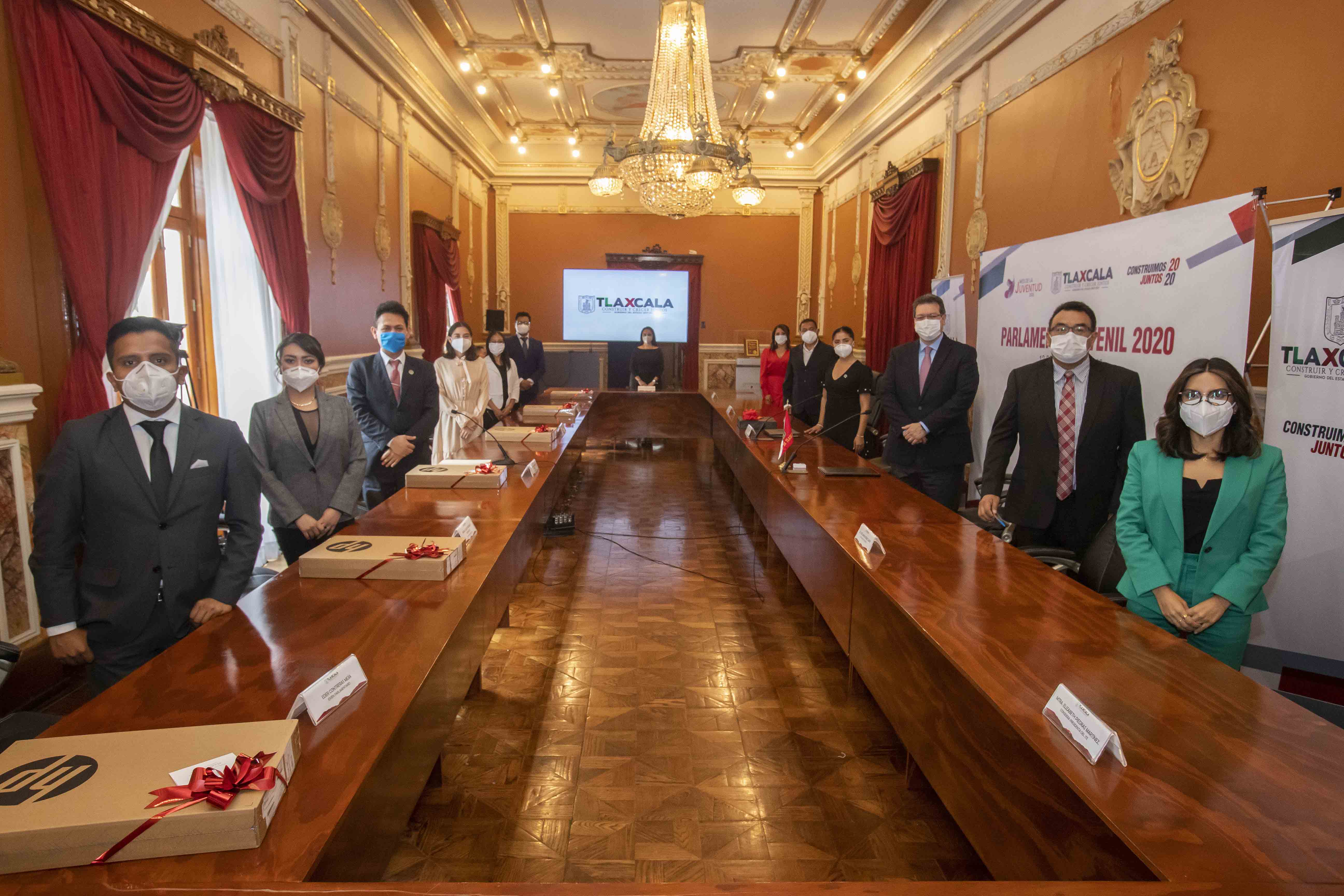 Marco Mena invita a integrantes del Parlamento juvenil 2020 a convertirse en líderes responsables.