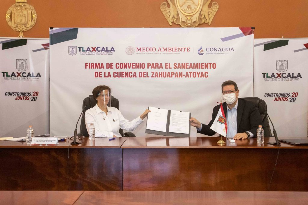 Marco Mena y CONAGUA firman convenio para saneamiento del río Zahuapan.