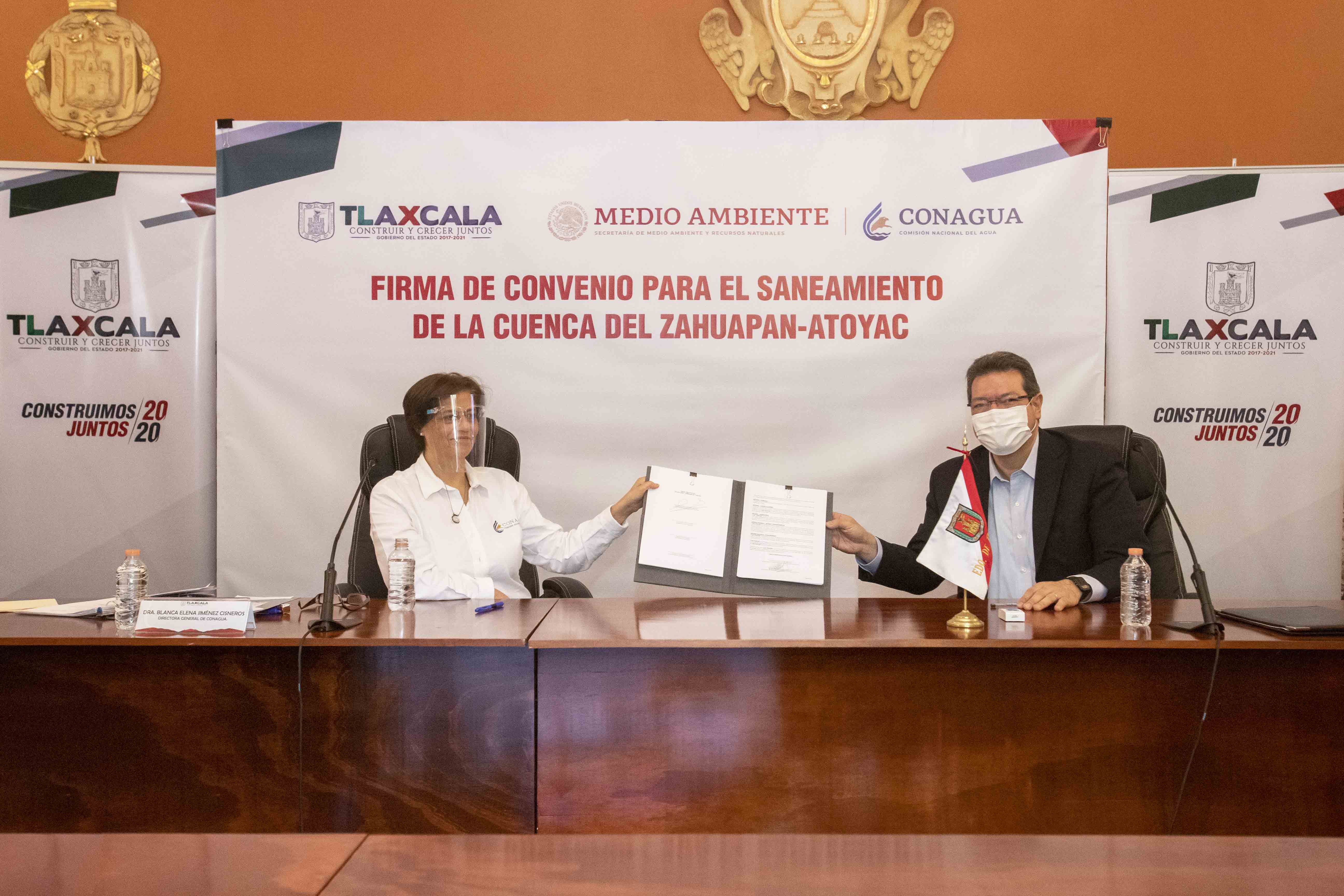 Marco Mena y CONAGUA firman convenio para saneamiento del río Zahuapan.