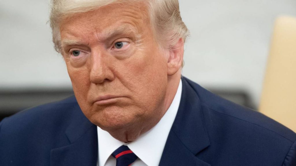 Trump autoriza en EE UU las transfusiones de plasma con anticuerpos a enfermos