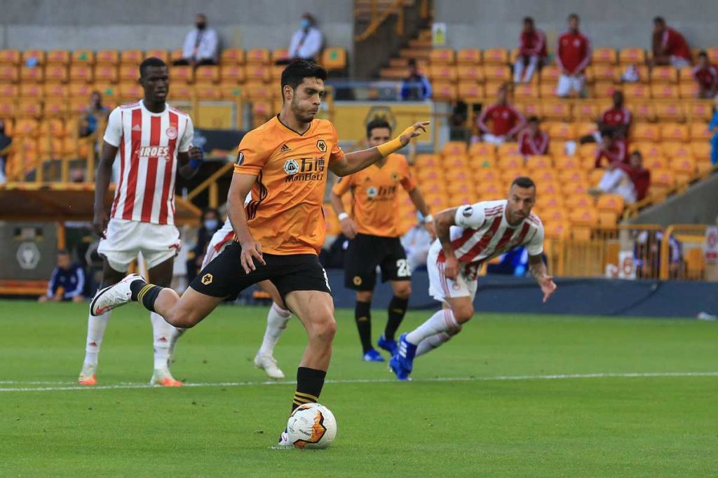 Raúl Jiménez pone a los Wolves en cuartos de la Europa League