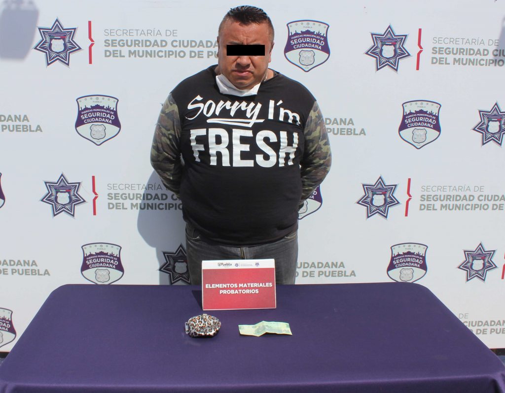 En combate al robo a transeúnte, detuvo policía municipal de Puebla a probable asaltante de la ruta 20