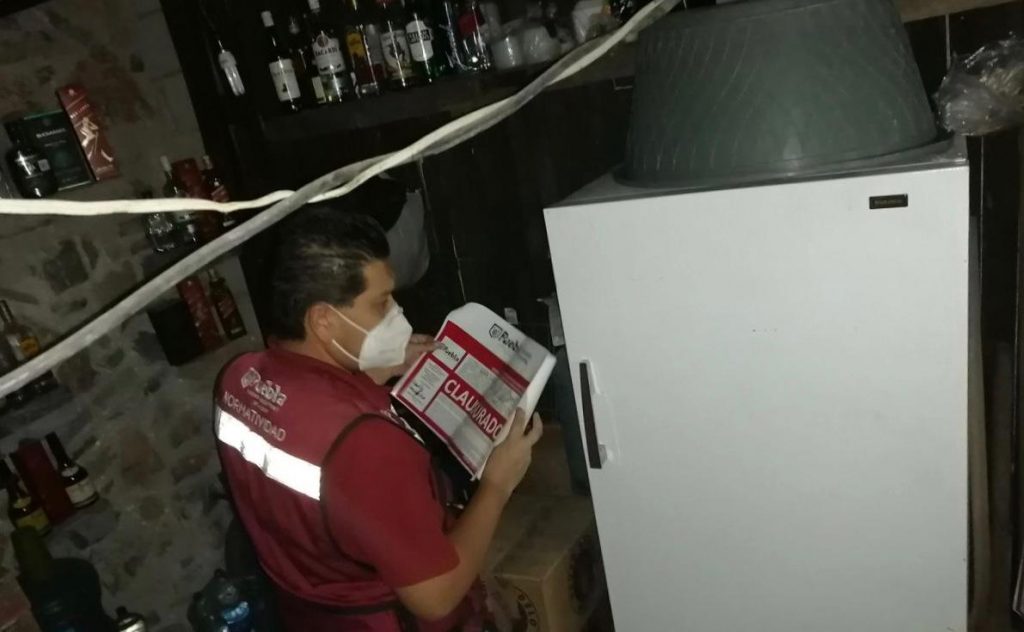 Normatividad clausuró bares, botanero, misceláneas y pulquería por consumo y venta de alcohol