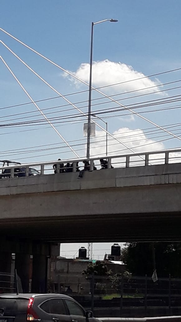Un hombre intenta suicidarse arrojándose desde puente de La Resurrección