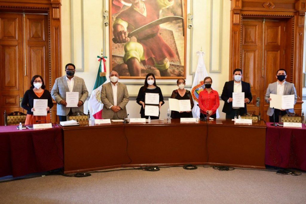 Toman protesta integrantes del Comité de Igualdad Laboral y No Discriminación del Ayuntamiento de Puebla