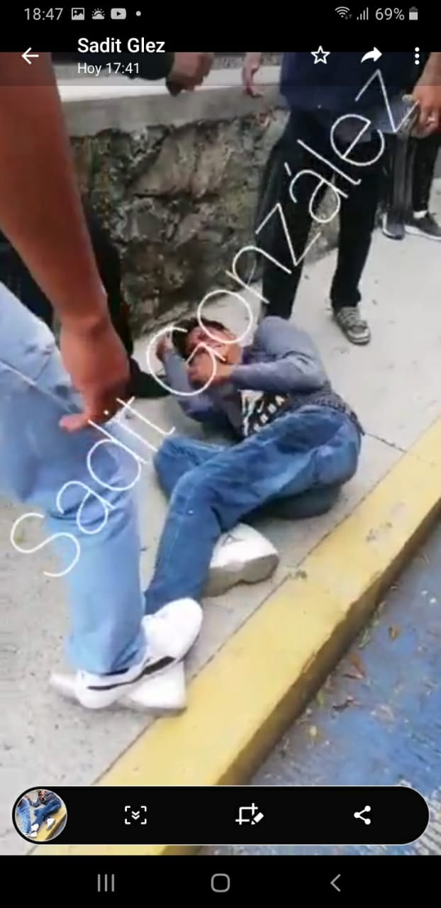 Video desde Puebla: Vecinos atrapan y golpean a ratero en la Esteban de Antuñano