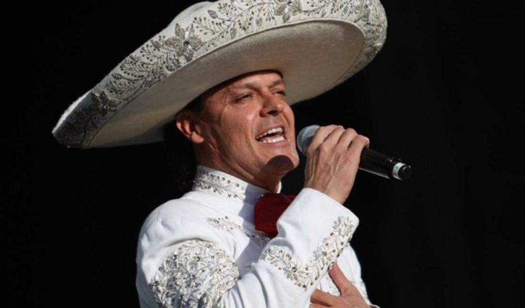 Foto ¿Pedro Fernández como Luis Miguel?, luce irreconocible