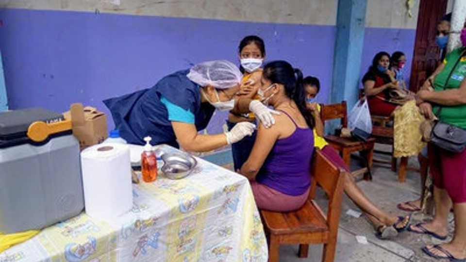 Potente y probado: Los trabajadores de la salud comunitarios pueden construir salud y equidad durante la pandemia y más allá